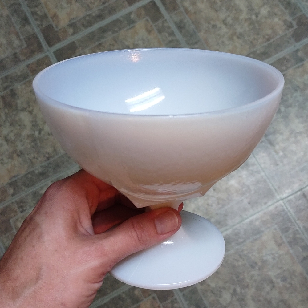 Milk glass goblet - Picture 3 of 7